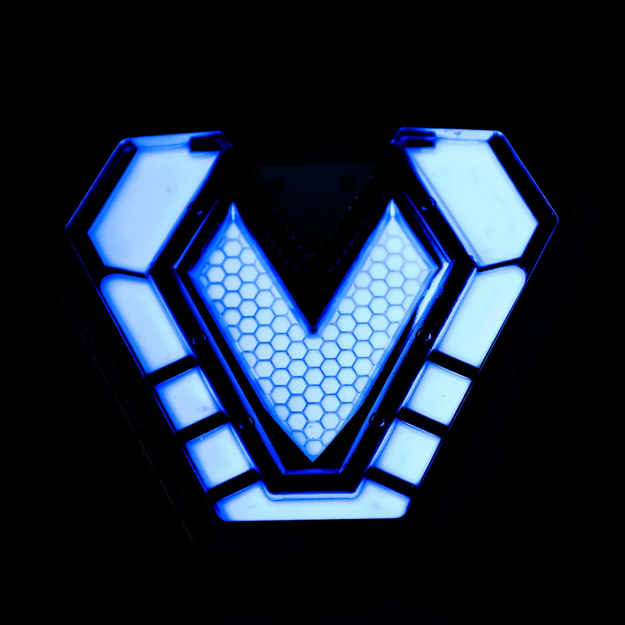 Wakanda Forever Iron Heart Arc Reactor Replica Glow In The Dark Magnetic Pin - Image 4