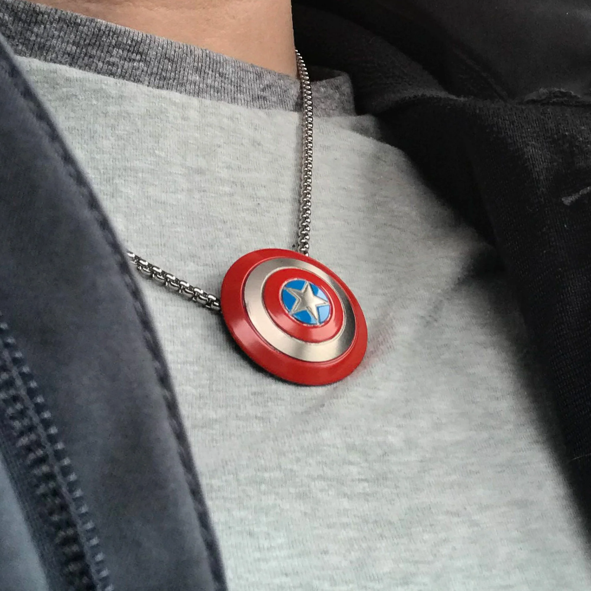 Marvel Captain America Spinning Shield Pendant Necklace - Image 3