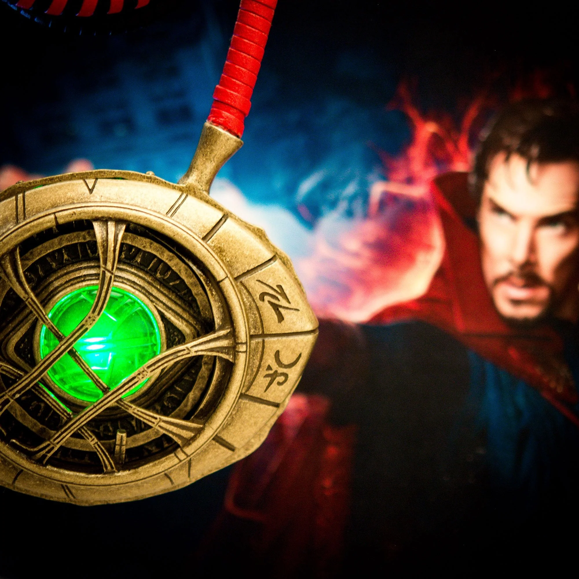 Marvel Doctor Strange Eye Of Agamotto Light Up Pendant Necklace - Image 7
