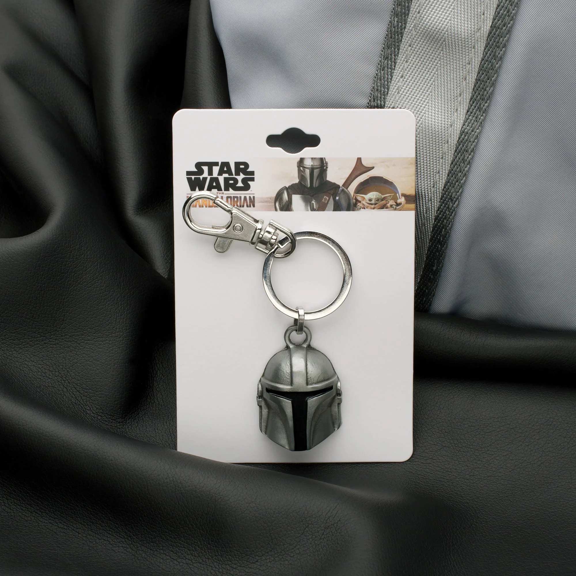 Star Wars The Mandalorian Mando Helmet Keychain - Image 5