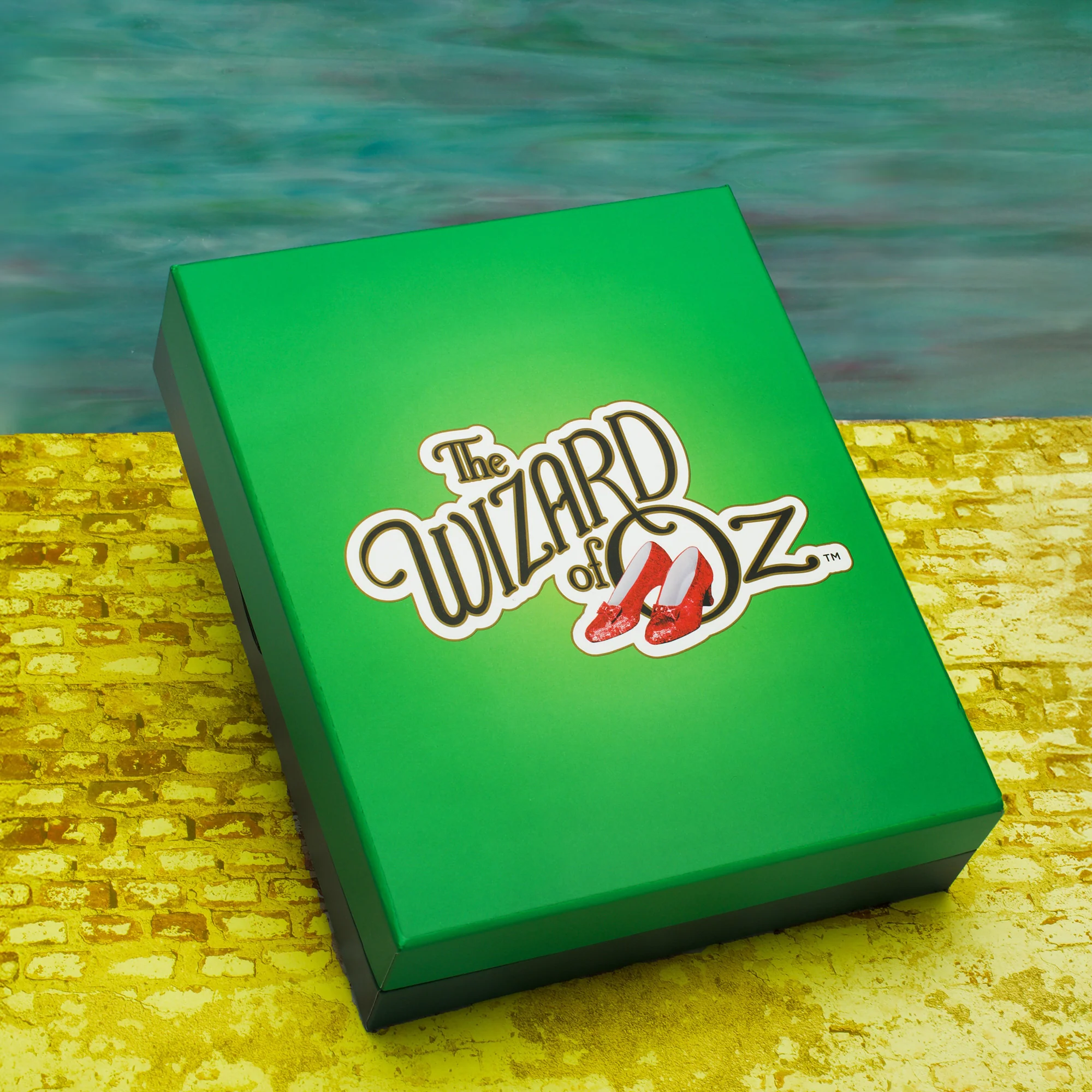 The Wizard of Oz Cowardly Lions Medal of Courage Replica Pin - Image 8
